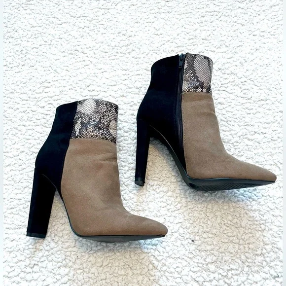 HP 🎉 🆕 Snakeskin Front Black Booty Heels | Size 8 - Picture 3 of 5